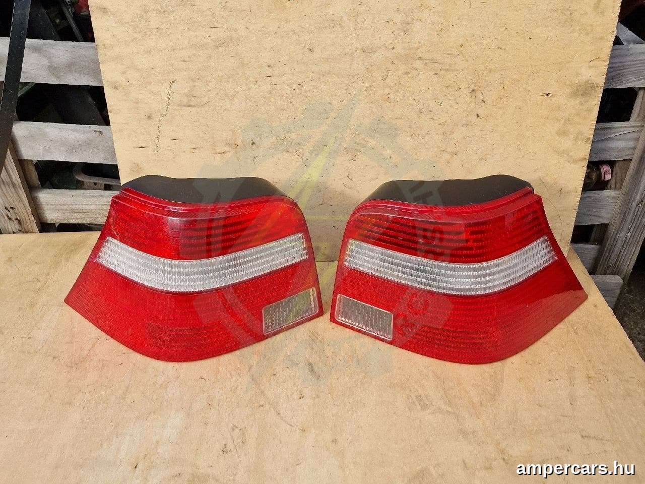 VW GOLF IV (1J1) - Hátsó Lámpa Szett